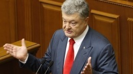 «Сбежал с деньгами в закат» — Порошенко высмеяли за «случайный» визит на свадьбу