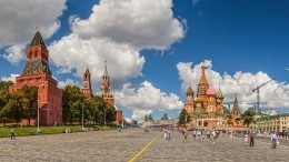 Мужчина угрожает взорвать газовый баллон в своем автомобиле у стен Кремля