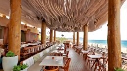 Видео «гипнотизирующего» потолка в греческом ресторане сводит людей с ума