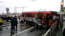 Опубликовано видео с места ДТП с автобусом в Казани