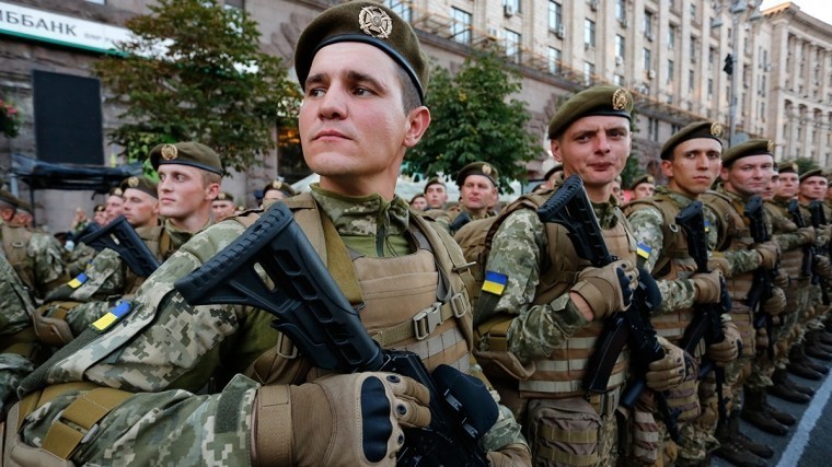 «Слава Украине!» — Верховная Рада утвердила националистское приветствие в армии