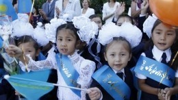 В Казахстане родителей попросили ничего не дарить педагогам на День учителя