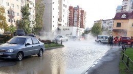 Очередной прорыв: в Петербурге кипятком затопило десятки машин