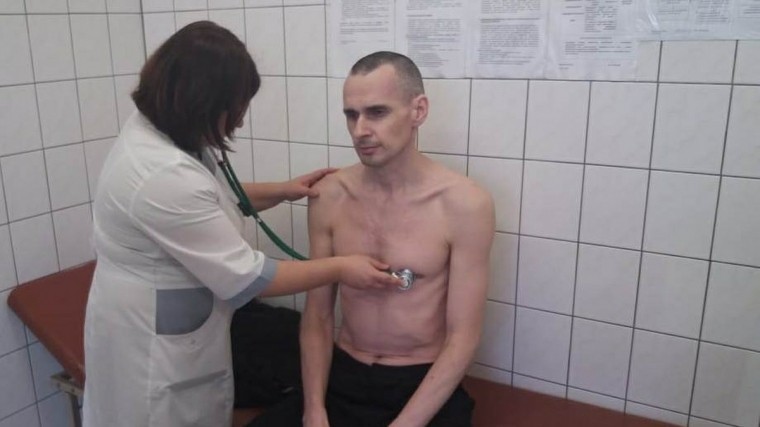 Украинский омбудсмен подтвердила, что Олег Сенцов прекратил голодовку
