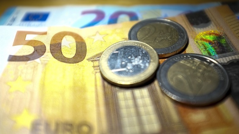 Минфин РФ ожидает новые экспортные контракты в евро в течение года