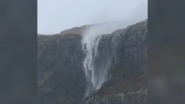 Видео: Жуткий шторм в Шотландии «развернул» водопад