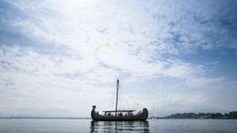 В Норвегии на полуметровой глубине под землей нашли корабль викингов