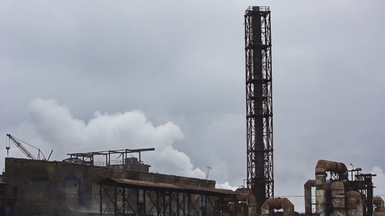 Во Владикавказе огнем охвачены 500 квадратных метров территории завода «Электроцинк»