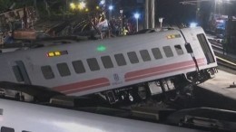 Скоростной поезд сошел с рельсов на северо-востоке Тайваня