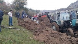 Рабочие пострадали при обвале грунта в ходе земельных работ в Дагестане — фото