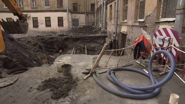 К гибели людей в кипятке в Петербурге могли привести изношенные трубы