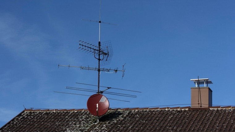 Столетний британец застрял на крыше на три дня, пытаясь поправить антенну
