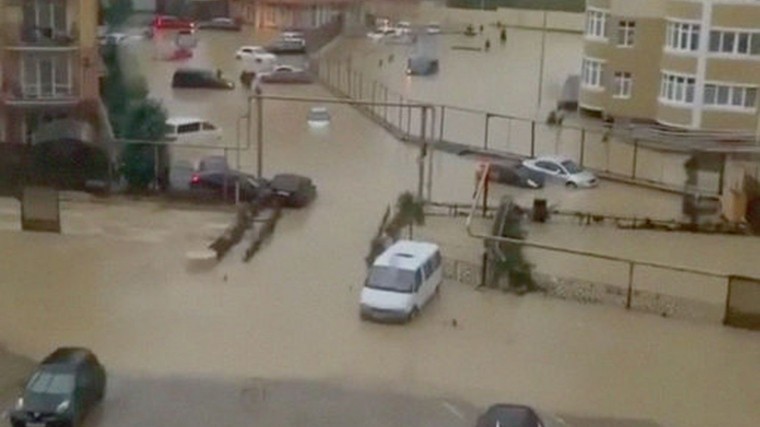 МЧС: Погода в тонущем Краснодарском крае в ближайшие дни улучшится