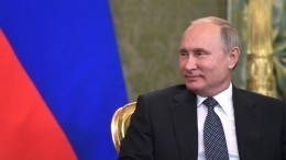 «Тоже хорошее место» — Путин приободрил губернатора, которая села в его кресло