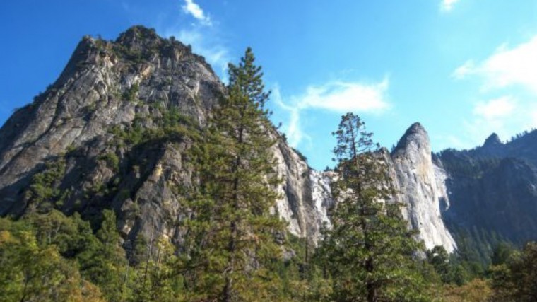 В национальном парке Калифорнии мужчина и женщина упали со скалы