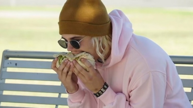 Блогеры обманули десятки СМИ поддельным фото «чокнутого Бибера с буррито»