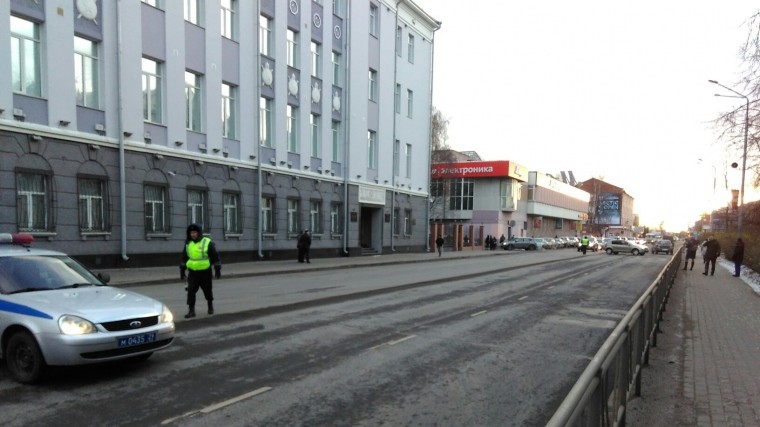 Пострадавший в результате взрыва у здания ФСБ в Архангельске мужчина скончался