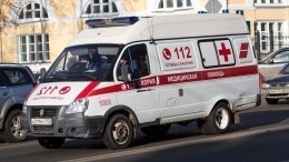 Рухнувшая с третьего этажа московского ТЦ женщина скончалась