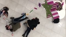 Начальник охраны ТЦ, где разбилась женщина, оценил действия подчиненного