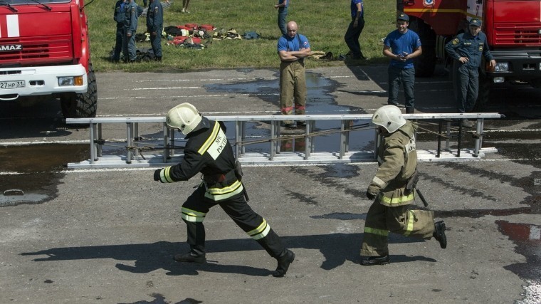 Экстренные службы проверяют информацию о пожаре в здании РАН в Москве