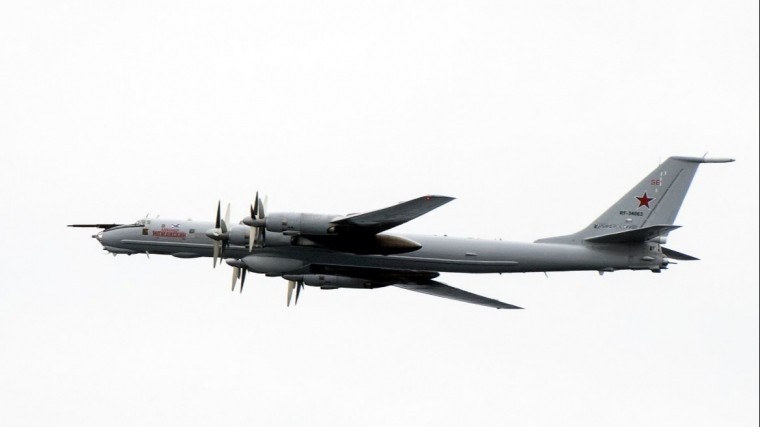 Легендарный Ту-142 сфотографировали с палубы флагмана флота США