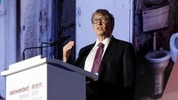 Билл Гейтс провел презентацию уникального изобретения, сидя в туалете
