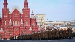 На Красной площади прошел марш в честь легендарного парада 7 ноября 1941 года