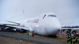 В Канаде «Боинг-747» выкатился за пределы ВПП — есть пострадавшие