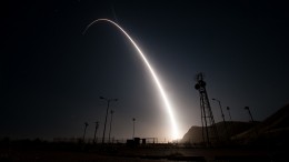 «Мир через силу» — США испытали межконтинентальную ракету