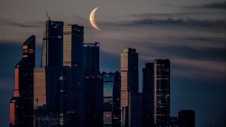 «Поцелуй» Луны и Сатурна: Москвичам предлагают понаблюдать за небом 11 ноября