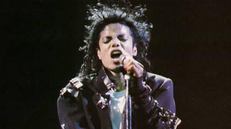 Куртка Майкла Джексона ушла с молотка почти за 300 тысяч долларов