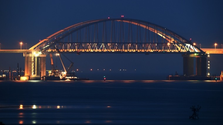 Строители завершили возведение опор железнодорожной части Крымского моста