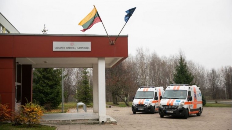 Десятки литовских школьников пострадали от слезоточивого газа