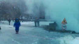 «Новосибирск в тумане» — после прорыва трубы забил гигантский фонтан кипятка