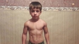 Пятилетний мальчик из Чечни установил рекорд по отжиманию — видео