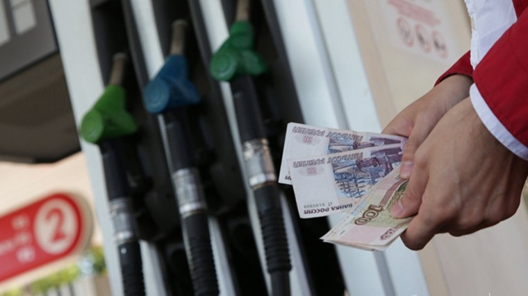 Чего ждать от «заморозки» цен на бензин — мнение эксперта