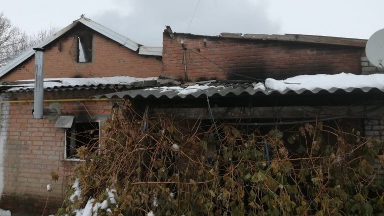 В Краснодарском крае в частном доме сгорели женщина и двое детей