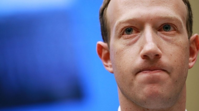 Марк Цукерберг запретил сотрудникам Facebook пользоваться iPhone