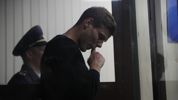 Защита Кокорина заявит отвод следователю за оскорбление