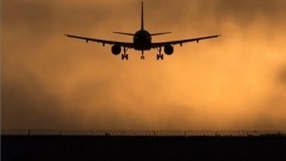 Нетрезвого пассажира пришлось снять с самолета в аэропорту Сочи — видео