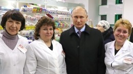 Путин проверил одну из аптек Петербурга