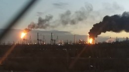 На юго-востоке Москвы горит нефтеперерабатывающий завод