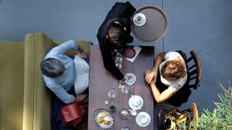 Бездомная француженка облила кислотой посетителей кафе