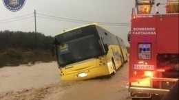 Спасение 70 испанских школьников из водного плена сняли на видео