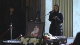 Бывшая супруга возле гроба попросила прощения у Евгения Осина