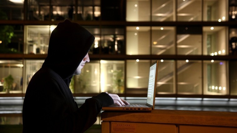 Хакеры Anonymous рассказали о вмешательстве Великобритании в дела России
