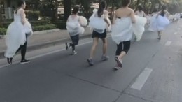 В Бангкоке состоялся забег невест