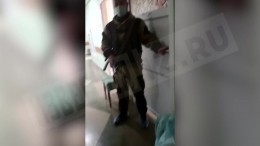 Видео: у палаты задержанных украинских военных дежурит охрана
