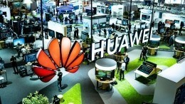 Не «бровь», а «вырез» — компания Huawei выпустит смартфон с «дырой» в экране