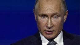 Путин: У нас нет цели уходить от доллара, доллар уходит от нас